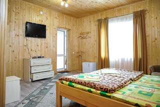 Отель Katrin Hotel Бердянск Трехместный номер «Комфорт» с душем-3