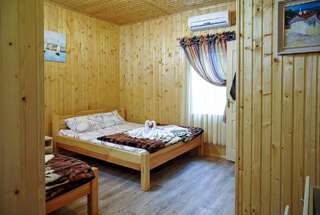 Отель Katrin Hotel Бердянск Трехместный номер «Комфорт» с душем-2